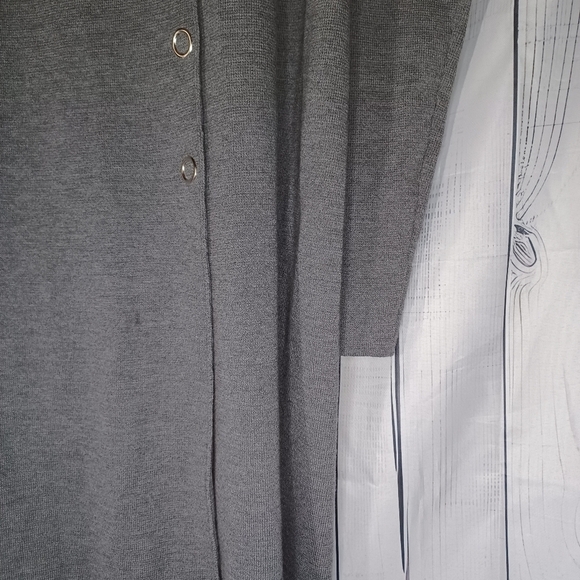 Bloomingdale's Vintage Gray Women's Long Snap Front Sweater 100% Wool NWT - Picture 8 of 15